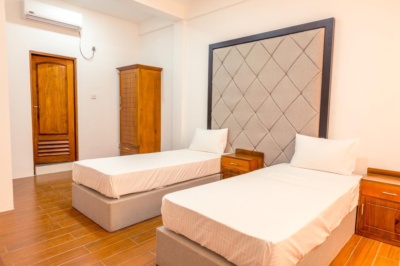 Metro Port City Hotel Colombo Exterior photo