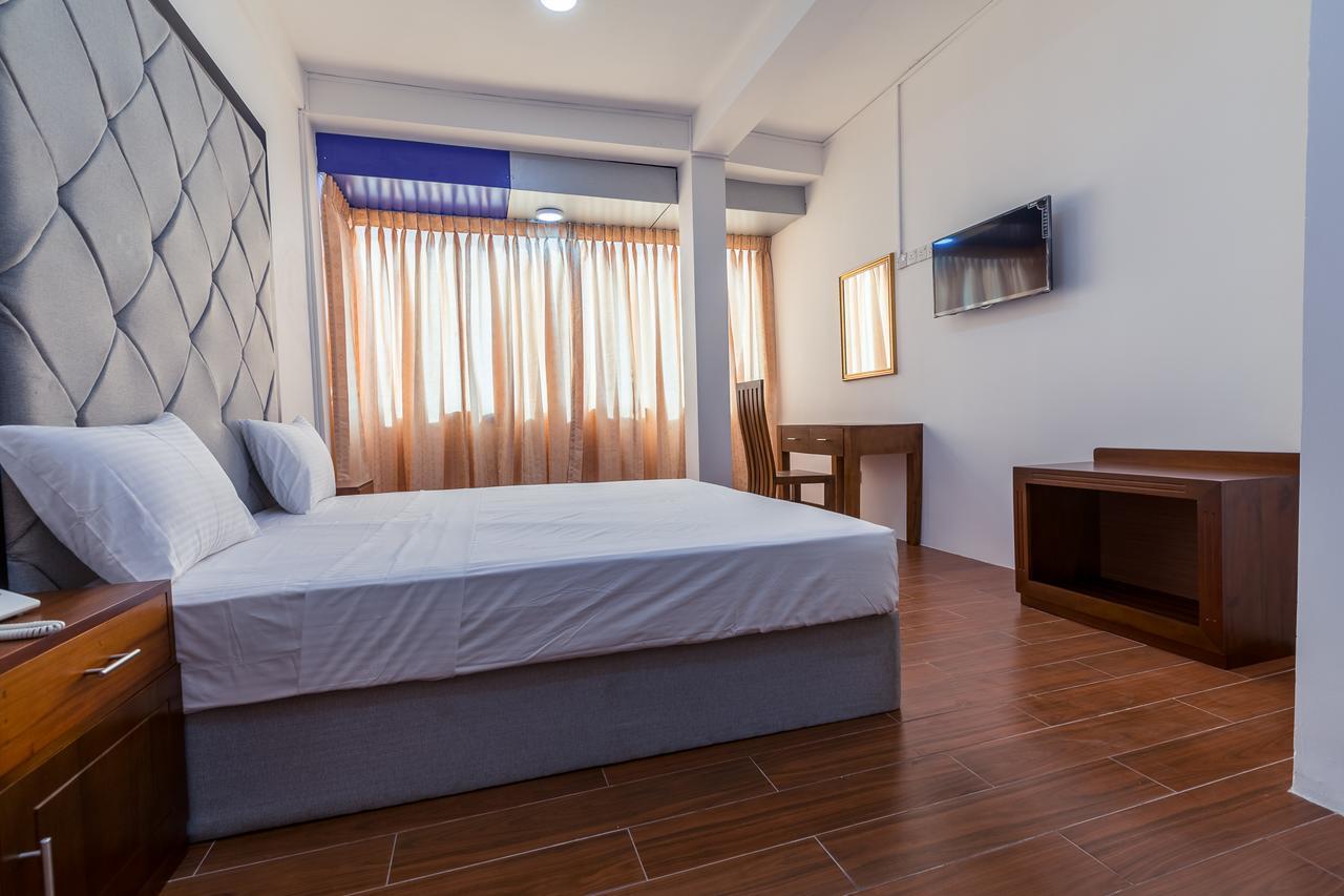 Metro Port City Hotel Colombo Exterior photo
